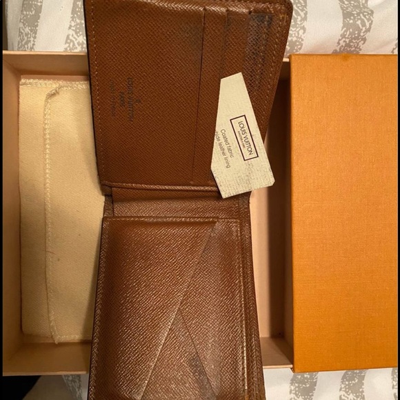 Authentic 2019 Bifold Louis Vuitton Wallet - Picture 2 of 2